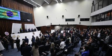 Sessão solene homenageia comerciantes e reconhece contribuição do setor para o desenvolvimento do Paraná