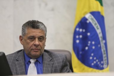 Projeto de lei garante que parturientes surdas sejam acompanhadas por intérpretes de Libras