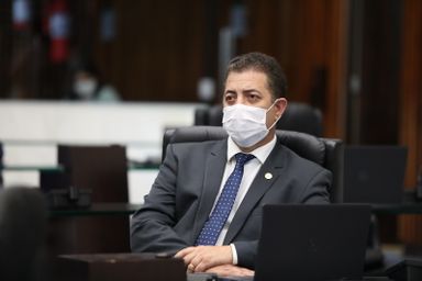 Deputado Cobra Repórter solicita permanência de professores na UENP