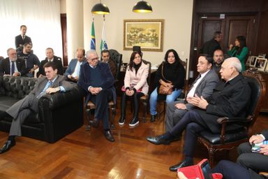 Presidente Traiano se reúne com o comando de greve em busca de uma solução sobre a data-base