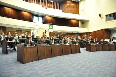 Assembleia aprova 18 projetos de lei e mantém um veto do Executivo