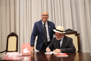 Assembleia Legislativa recebe o lançamento do livro “A Voz do Gesto”