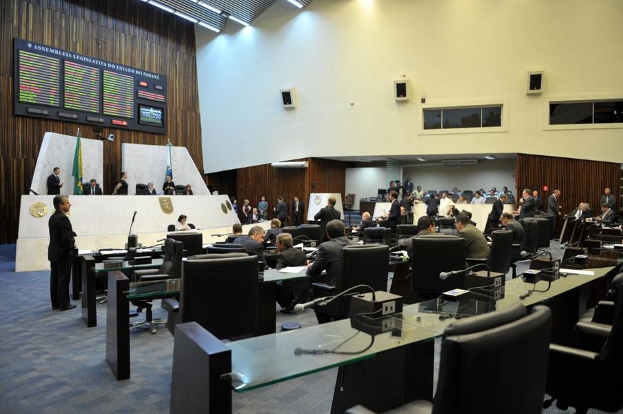 Visão do plenário durante a sessão desta quarta-feira (04).