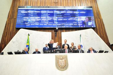 Maria Victória (PP) se licencia e Elio Rusch (DEM) toma posse