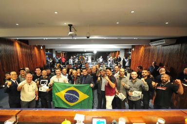 Atletas e professores de artes marciais clamam por reconhecimento social