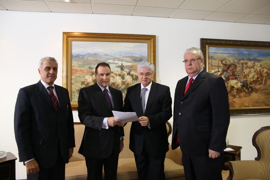 Rossoni entrega emenda