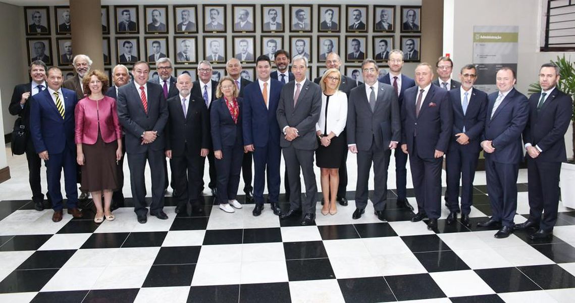 Visita de embaixadores