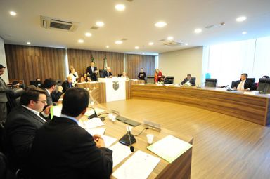Votação de reajuste dos vencimentos do pessoal do Poder Executivo é adiada na CCJ