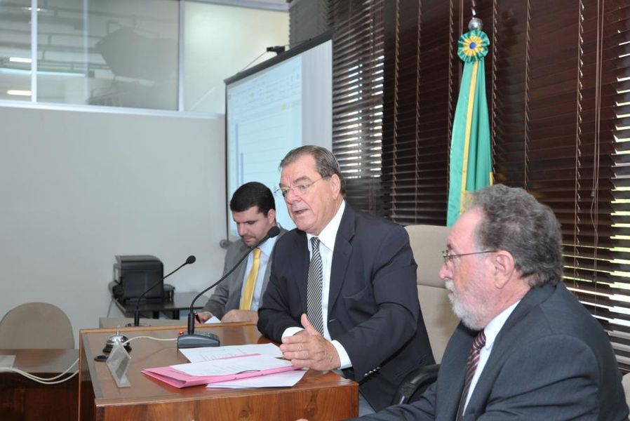 Deputado Caíto Quintana (PMDB) preside a Comissão Especial.
