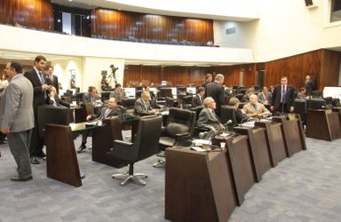 Deputados aprovam Lei de Inovação e projeto de incentivo à leitura nos presídios