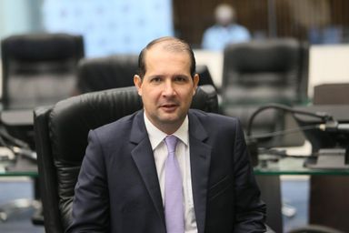 Deputado Micheletto quer que responsáveis por aluno infrator pague ou reforme por escola danificada