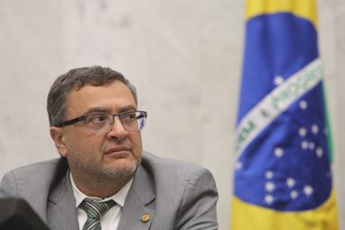 Coordenador de Frente Parlamentar defende aplicação da lei de registro emergencial para iniciar vacinação