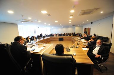 Administração direta não pode se responsabilizar sozinha pelas demandas na área da saúde