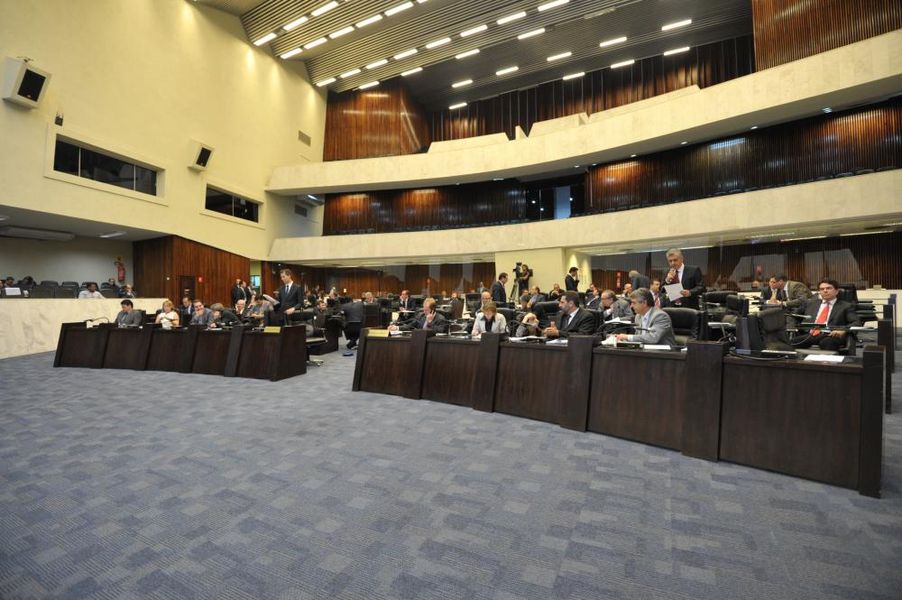 Visão geral do plenário durante a sessão desta segunda-feira (07).