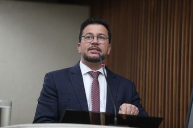 Líder da Oposição pede suspensão de decreto que redefine regras educacionais nos CENSEs