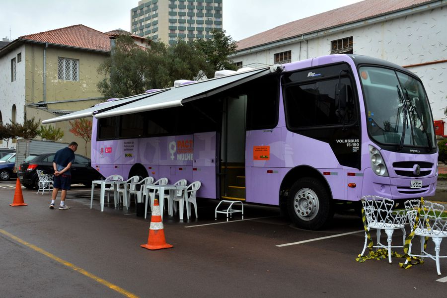 ônibus lilás