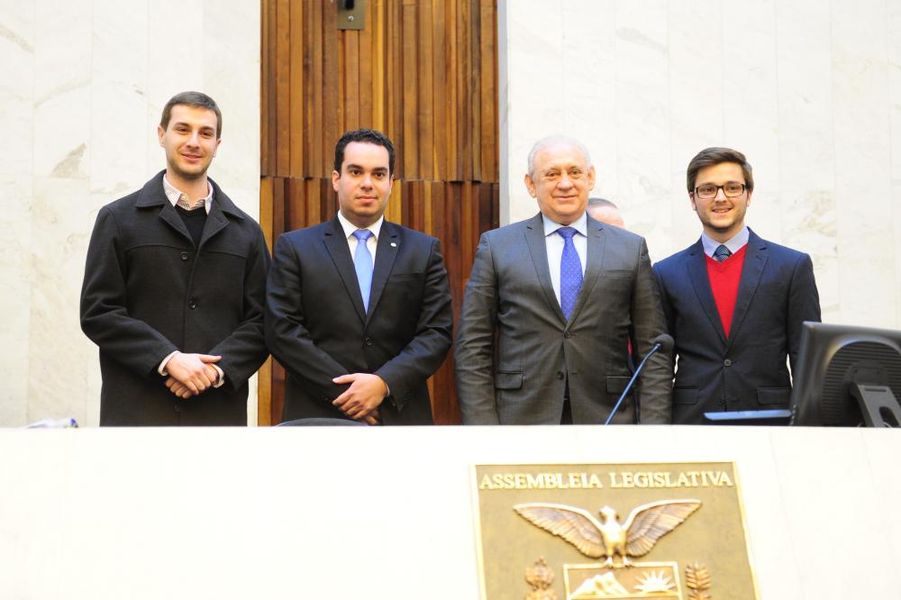 Projeto Parlamento Universitário foi lançado nesta segunda-feira (13) pelo presidente