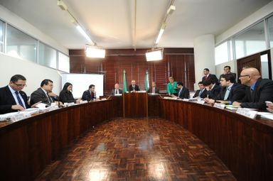 Secretário da Fazenda comparece à reunião da CCJ para explicar projeto que trata do ajuste fiscal