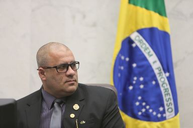Deputado quer saber por que universidades não iniciaram EaD