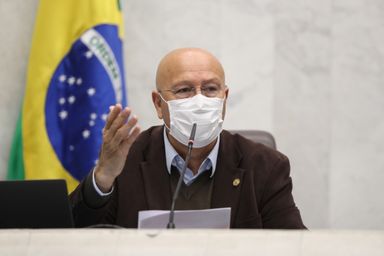 Romanelli defende derrubada do veto presidencial na lei de combate à pobreza menstrual