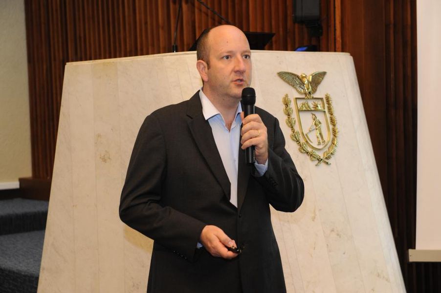 Dr. André Rotta