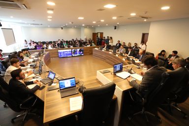 Pedido de vista na CCJ adia votação de projeto que multa usuários de drogas
