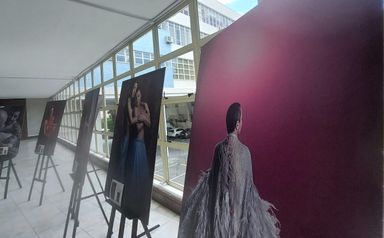 Assembleia Legislativa recebe exposição fotográfica que retrata a luta contra o câncer