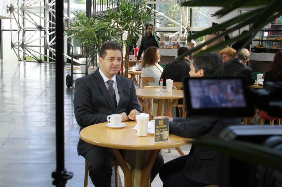 cobra repórter café com política