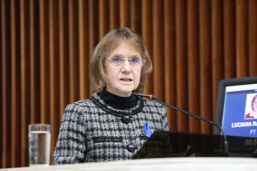 luciana PAA-LEITE