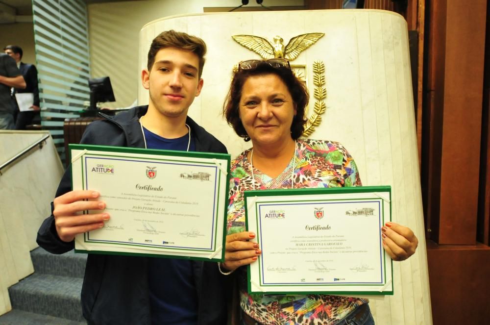 João Pedro Leal e a professora Mara Garófalo.