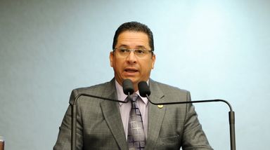 Projeto que proíbe tatuagem permanente em menores de 18 anos será votado na segunda-feira (10)