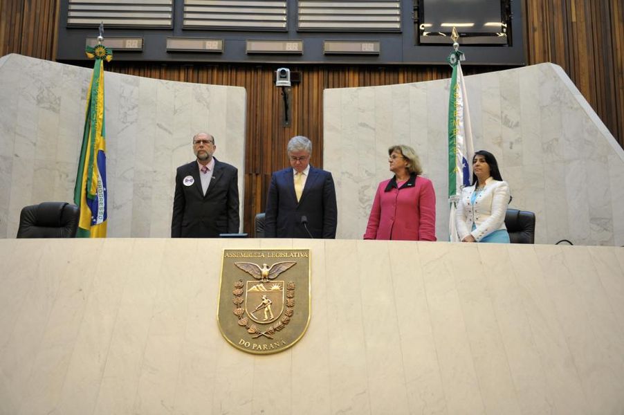 Sessão Solene marca o encerramento da campanha 'Agosto Azul'.