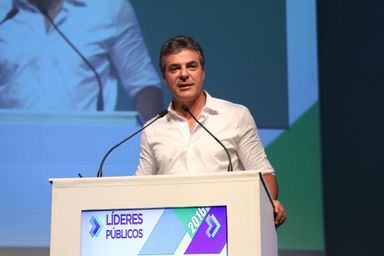 Em encontro de prefeitos, governador Beto Richa anuncia R$ 300 milhões a fundo perdido para municípios