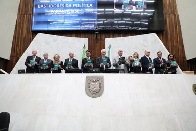 Lideranças políticas prestigiam lançamento do livro de ex-ministro Borges da Silveira na Assembleia