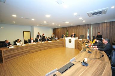 CCJ aprova projeto que autoriza aditivos em contratos com a União