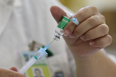 Quem furar a fila da vacina conta a Covid-19 pagará multa de até R$ 57 mil