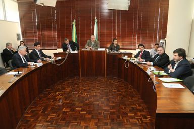 Finanças aprova projeto que incentiva capacitação de educadores para inserção de aluno com TEA