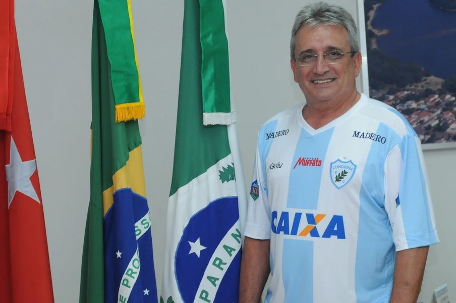 carlos título