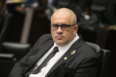 Deputado vai fiscalizar locação de viaturas, mas não vê motivos para CPI