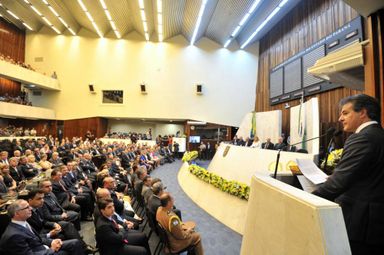 Beto Richa é empossado na Assembleia Legislativa para o seu segundo mandato à frente do Governo do Estado