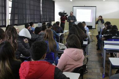Projeto "Assembleia Legislativa no Enem" estimula alunos à prática da redação