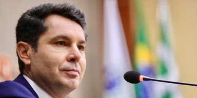 Deputado Alexandre Curi (Republicanos) propõe lei para combater o racismo em estádios e eventos no Paraná