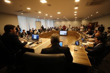 Com nova composição, CCJ retoma os trabalhos