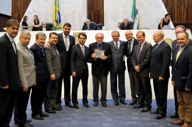 CCJ faz homenagem a Duílio Genari, que se despede da carreira parlamentar após sete mandatos