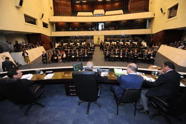 Deputados aprovam projeto que obriga postos de combustíveis a captar água da chuva para lavagem de carros