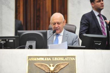Projetos do Executivo que alteram previdência do Estado avançam na Assembleia