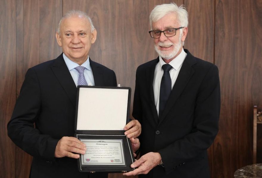 Unioeste homenagem Traiano