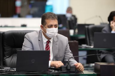 Deputado Cobra Repórter solicita Voto de Louvor para delegados que se destacam na defesa da causa animal