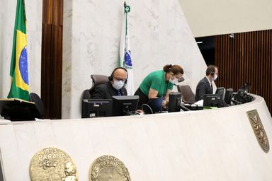 Deputados aprovam reajuste ao salário mínimo regional do Paraná