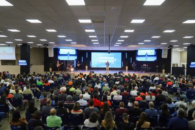 Sessão solene na Assembleia Legislativa presta homenagem aos 65 anos da Igreja Batista do Bacacheri